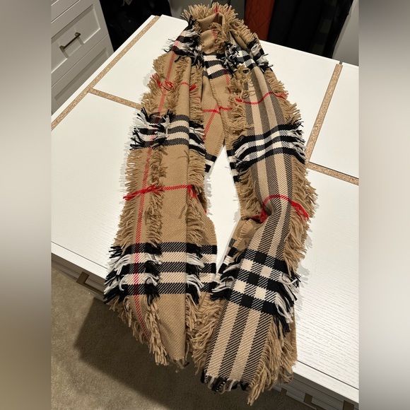 Burberry Accessories - ✨AUTHENTIC BURBERRY SCARF✨